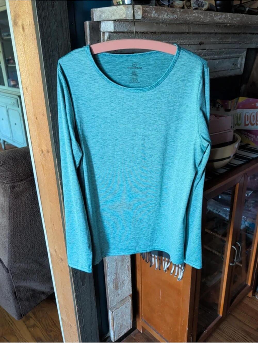 Realessentials women's sz L top
